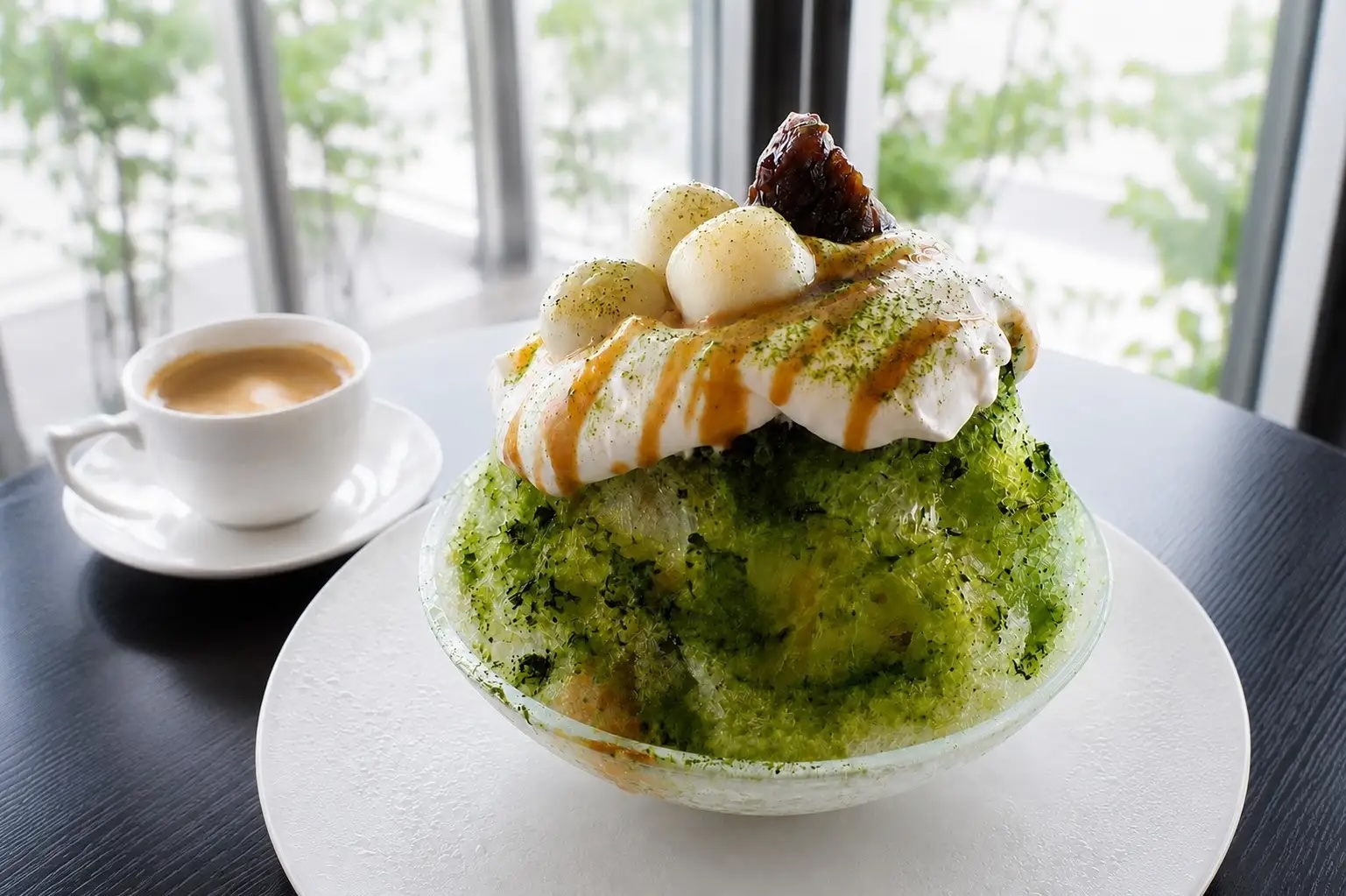 宇治抹茶を贅沢に使用した「抹茶かき氷」