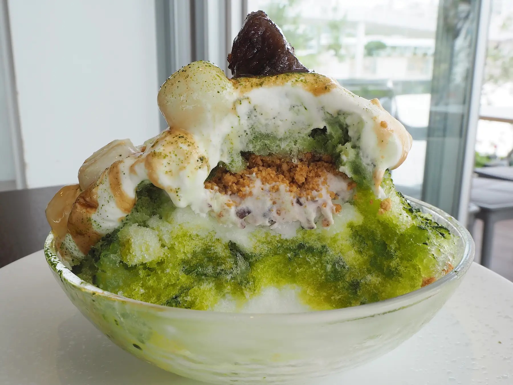 宇治抹茶を贅沢に使用した「抹茶かき氷」